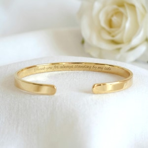 Pulsera de oro grabada