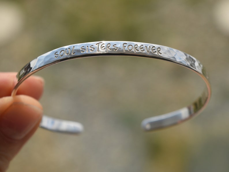 Sterling Silver 925 Personalized, Hammered Custom Engraved Bracelet, Engraved Bracelets, Couples Cuffs, Handwriting Text, Mother's Day Gift zdjęcie 3