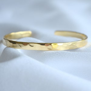 Pulseira banhada a ouro 22K, gravada à mão, pulseira personalizada gravada, presente de aniversário, aniversário, ouro, pulseira personalizada