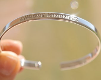 Choisissez le bracelet Kindness, le bracelet Sterling Silver 925, le bracelet gravé citable, le mantra, la motivation, l’inspiration, le brassard d’affirmation