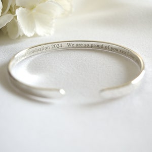 Bracciale rigido in argento sterling: Laurea, credeva di poter...