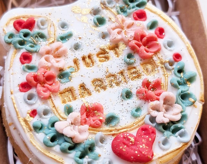 Personalised Hand Iced Just Married Lucky Horseshoe Biscuit Gift