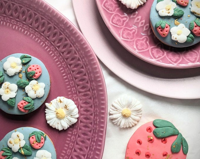 Strawberry Sugar Cookies , Hand Iced letterbox Biscuits, Personalised Gift - Vegan Avialable