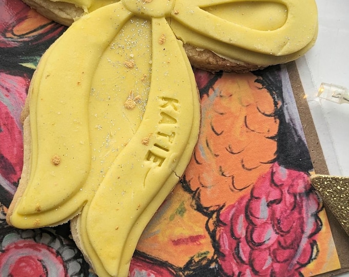 PRE-ORDER NOW; Personalized Bow Biscuit Christmas Card: Vegan Letterbox Gift