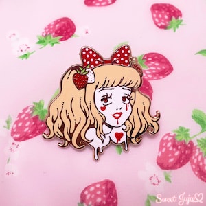 Samenwerking met Lulu Van Hoagland ~ Sick Sweets Strawberry Girl emaille pin (B-KLASSE)