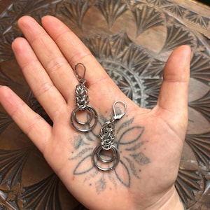 silver statement hardtechno chains and rings earrings