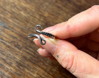 Silver-Colored Stainless Steel Tentacle Ring