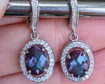 Boucles d’oreilles à levier en alexandrite à changement de couleur réelle Boucles d’oreilles russes tirées à changement de couleur véritable Alexandrite ovale en damier coupées avec halo