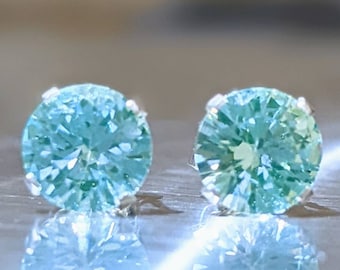 Orecchini a bottone con spinello verde in vera schiuma di mare, argento a taglio rotondo da 6 mm o spinello verde chiaro in oro massiccio per il regalo di compleanno delle sue donne. Gioielli con pietre preziose