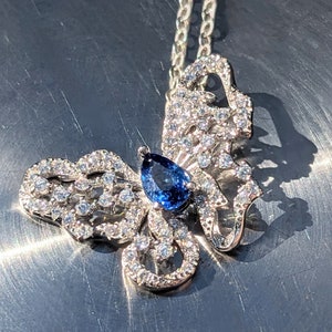 Natürliche blaue Saphir Halskette 14K Gold Diamant besetzt Blauer Schmetterling Anhänger Teardrop Natürlicher blauer Saphir Elegantes Schmuck Geschenk für Sie Bild 1