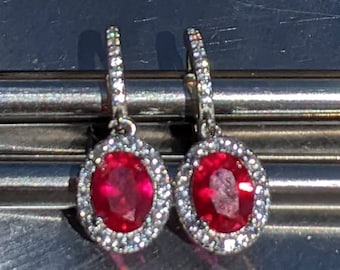 Boucles d'oreilles Real Ruby Drop Latch Back avec boucles d'oreilles Halo Pigeon Blood Ruby Sterling 8x6mm 1,21 ct Boucles d'oreilles rubis taille ovale pour cadeau de Noël