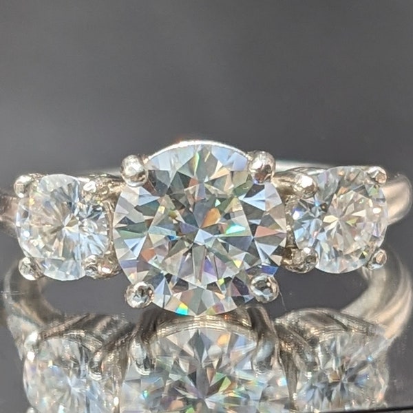 Diamant-Verlobungsring Doppelte 0,50 Karat Seitensteine mit 2 Karat Zentrum, das für immer verschlungen ist, symbolisieren Ihre unzerbrechliche Bindung Diamant oder Moissanite Ring