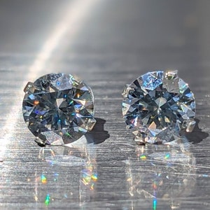 Boucles d'oreilles certifiées grises en véritable moissanite VVSI, argent ou or, coupe ronde, clous de 6 mm, 2 carats, pierre de naissance, boucles d'oreilles à clous en diamant pour hommes ou femmes image 1