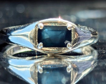 Midnight Elegance Ring - anspruchsvoller natürlicher schwarzer Saphir Ring - Vintage inspiriertes Band - Statement Stück - Luxe Noir Edelstein Kollektion