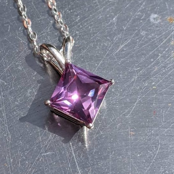 8mm 3ct Princess Cut Alexandrite Pendant - Luminous Color-Changing Gemstone Necklace - Elegant 14K Setting  Rare Luxury Jewelry Gift for Her