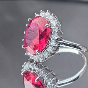 Hoge kwaliteit replica Eva Longoria Celebrity geïnspireerd Real Ruby AAA 5ct verlovingsring Halo 10x12mm ovaal geslepen damesring afbeelding 2