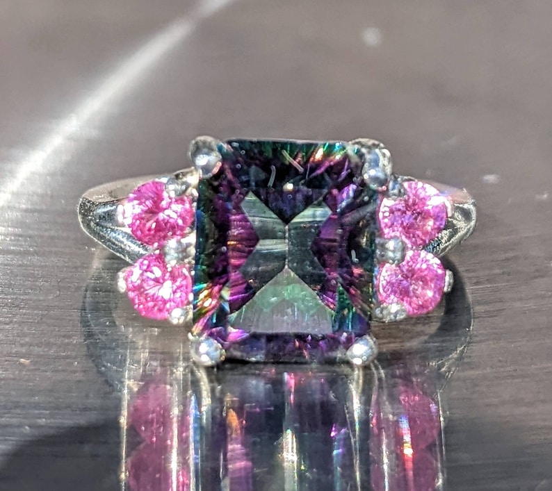 Mystic Topaz Ring met roze saffier Prachtige Emerald Cut 14k of Sterling Grote Cocktail Ring Natuurlijke Edelsteen Sieraden voor haar verjaardagscadeau afbeelding 2