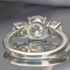 Diamant-Verlobungsring Doppelte 0,50 Karat Seitensteine mit 2 Karat Zentrum, das für immer verschlungen ist, symbolisieren Ihre unzerbrechliche Bindung Diamant oder Moissanite Ring Bild 4