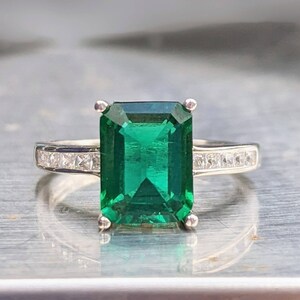 Zambian Emerald Ring 8x6mm 2.60ct Emerald Cut Vintage Dark Emerald Engagement Ring With Paved Band For Women's Birthday Gift Bridal Gift 画像 3