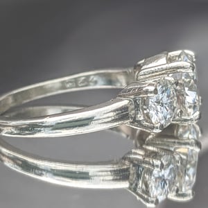 Diamant-Verlobungsring Doppelte 0,50 Karat Seitensteine mit 2 Karat Zentrum, das für immer verschlungen ist, symbolisieren Ihre unzerbrechliche Bindung Diamant oder Moissanite Ring Bild 6