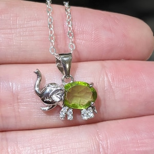 Peridot Pendant Sterling Silver Or Solid Gold Peridot Elephant Pendant Oval Cut Womens Birthday Gift Naturally Mined Christmas Gift For Her 画像 2