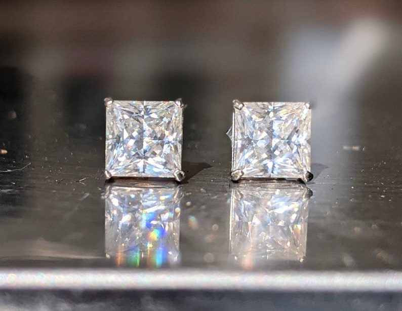 Gecertificeerde Moissanite oorbellen VVS sterling zilver of goud Princess Cut 6mm Stud Oorbellen 3ct april Birthstone oorbellen Womens verjaardagscadeau afbeelding 2