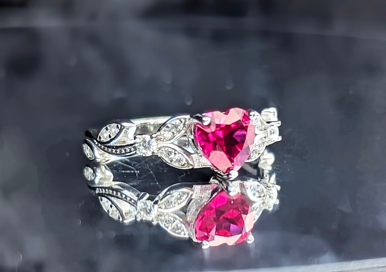 Heart Beat Ruby Ring Bermuda Ruby Statement Ring Pigeon Blood Ruby Heartache Healing Sieraden Self Love Promise Ring afbeelding 3