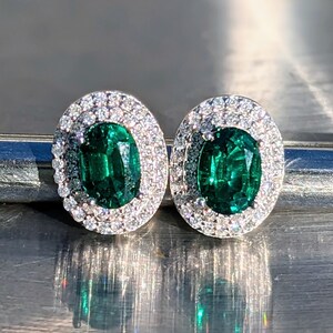 Zambiaanse Emerald Stud Oorbellen met dubbele Halo 5x7mm .80ct ovaal geslepen Afrikaanse Emerald Earring voor haar verjaardagscadeau Valentijnsdag cadeau mei afbeelding 4