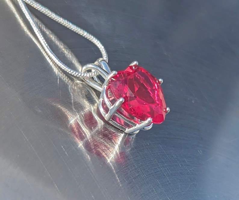 Crimson Heart Ruby Heart Solitaire Hanger 9.38ct Liefdessymbool Charme Bermuda Ruby Ketting Romantisch Cadeau Onderdeel van de Black Collection afbeelding 7