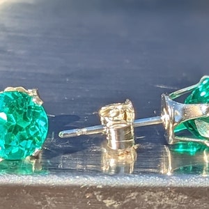 Orecchini a bottone con smeraldo colombiano con certificato di laboratorio Orecchini a bottone con taglio rotondo da 6 mm Orecchini in argento o smeraldo 14k per il suo regalo di compleanno immagine 6