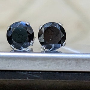 Natuurlijke zwarte Spinel Stud Oorbellen 6mm ronde geslepen zilveren of gouden echte zwarte Spinel hengsten voor hem of haar verjaardagscadeau voor vrouwen afbeelding 2