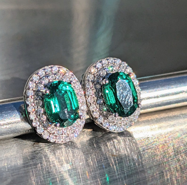 Puces d'oreilles émeraude de Zambie avec double halo 5 x 7 mm. 80 carats Boucle d'oreille émeraude africaine de coupe ovale pour son cadeau d'anniversaire Cadeau pour la Saint-Valentin image 3