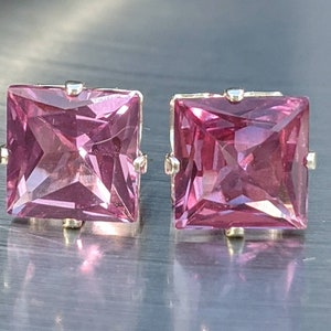 8mm 3ct per steen Alexandrite Stud Earring Princess Cut Gemstone Elegante fijne sieraden Radiant Solitaire Earring Ideaal voor haar kerstcadeau afbeelding 4