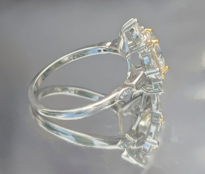 Encantador anillo de compromiso de moissanita certificado con halo floral: irradia amor eterno con un diamante de moissanita brillante impecable de 2,55 quilates imagen 4