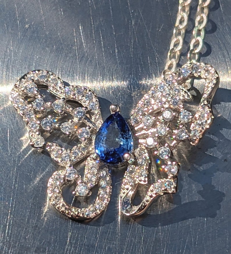 Natürliche blaue Saphir Halskette 14K Gold Diamant besetzt Blauer Schmetterling Anhänger Teardrop Natürlicher blauer Saphir Elegantes Schmuck Geschenk für Sie Bild 4