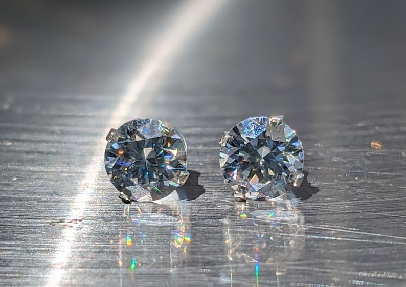 Gecertificeerde grijze echte Moissanite oorbellen VVSI zilver of goud ronde geslepen 6 mm 2ct hengsten geboortesteen oorbellen man of vrouw diamanten studs oorbellen afbeelding 1