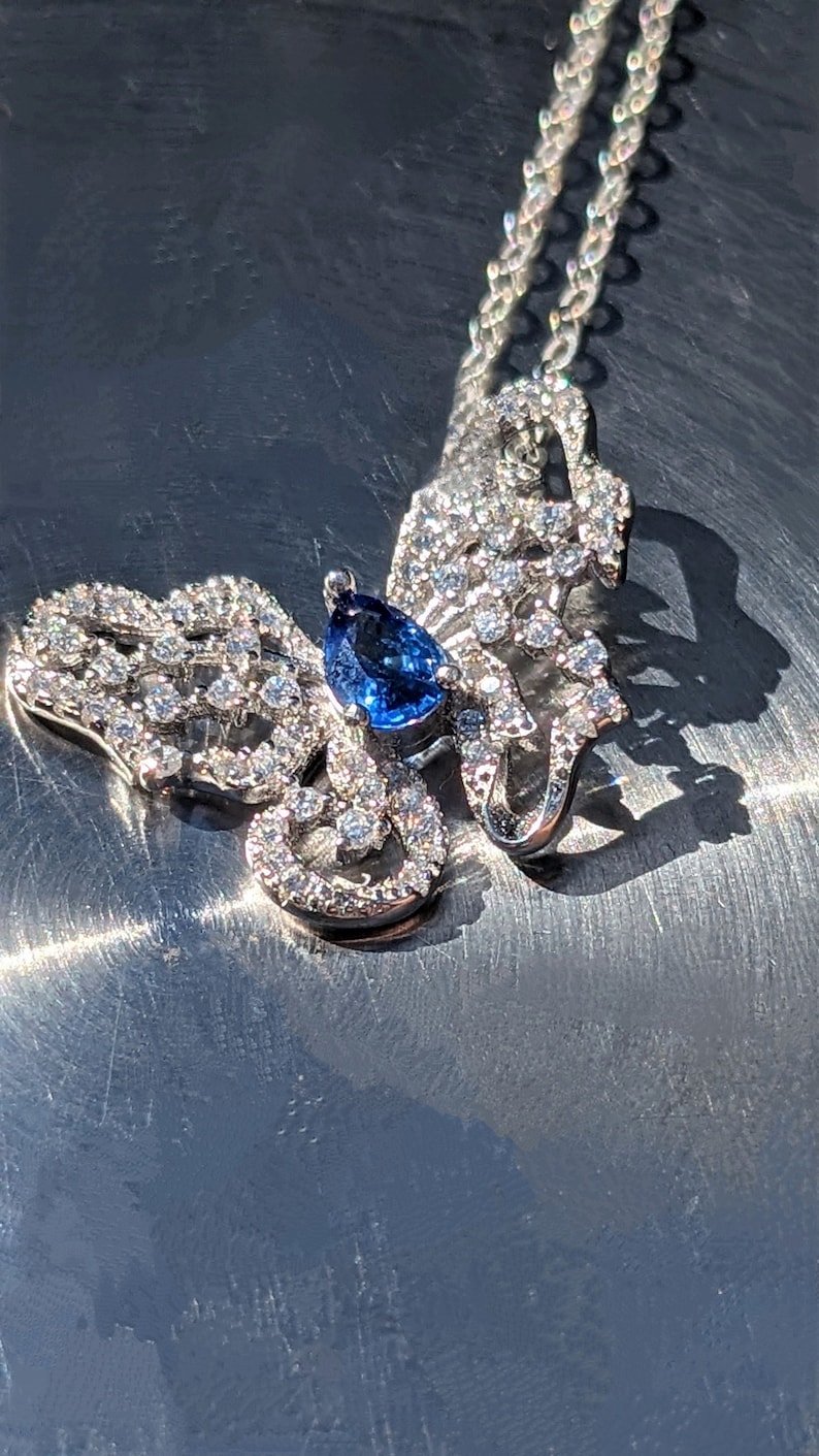 Natürliche blaue Saphir Halskette 14K Gold Diamant besetzt Blauer Schmetterling Anhänger Teardrop Natürlicher blauer Saphir Elegantes Schmuck Geschenk für Sie Bild 2