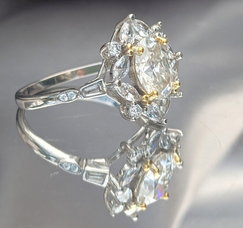 Encantador anillo de compromiso de moissanita certificado con halo floral: irradia amor eterno con un diamante de moissanita brillante impecable de 2,55 quilates imagen 2