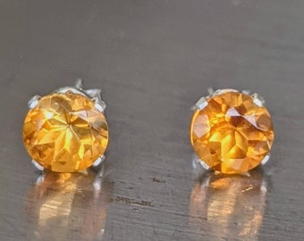 Orecchini a bottone con citrino naturale Splendidi orecchini con pietra portafortuna da 6 mm in argento massiccio da 2 ct o in oro massiccio con pietre portafortuna, gioielli minimalisti, regalo di compleanno