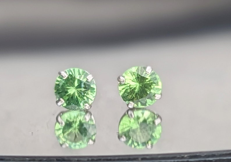 Echte 4mm groene Tsavoriet granaat Stud Oorbellen levendige natuurlijke edelsteen, januari Birthstone, 14k handgemaakte sieraden voor haar kerstcadeau afbeelding 5