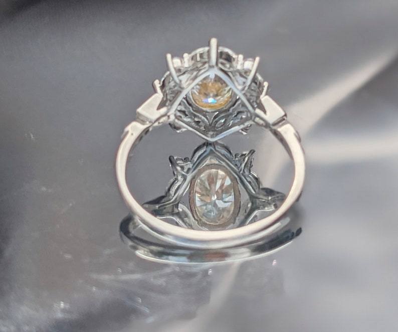 Encantador anillo de compromiso de moissanita certificado con halo floral: irradia amor eterno con un diamante de moissanita brillante impecable de 2,55 quilates imagen 3