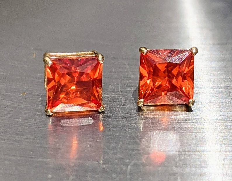 Orecchini con vero zaffiro Padparadscha da 6 mm, taglio principessa, solido oro 14k, zaffiro arancione, per regalo di compleanno da donna, vera pietra preziosa immagine 1