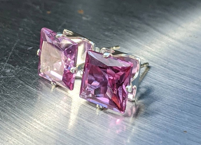 8mm 3ct por piedra Alexandrite Stud Pendiente Princesa Corte Piedra Preciosa Elegante Joyería Fina Radiante Solitario Pendiente Ideal para su regalo de Navidad imagen 5