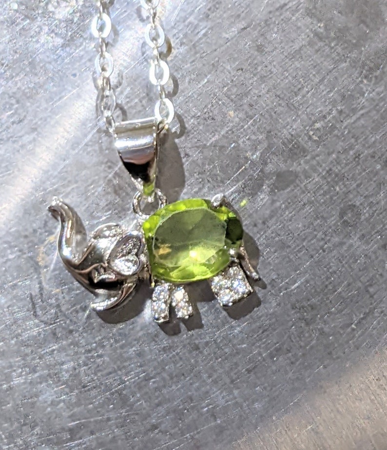 Colgante de peridoto plata de ley o oro macizo peridoto elefante colgante corte ovalado regalo de cumpleaños de las mujeres regalo de Navidad extraído naturalmente para ella imagen 6