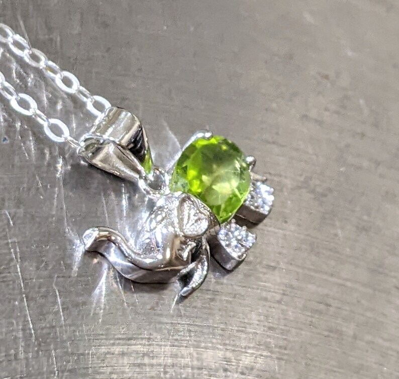 Peridot Pendant Sterling Silver Or Solid Gold Peridot Elephant Pendant Oval Cut Womens Birthday Gift Naturally Mined Christmas Gift For Her zdjęcie 4