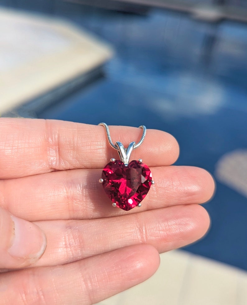 Crimson Heart Ruby Heart Solitaire Hanger 9.38ct Liefdessymbool Charme Bermuda Ruby Ketting Romantisch Cadeau Onderdeel van de Black Collection afbeelding 6