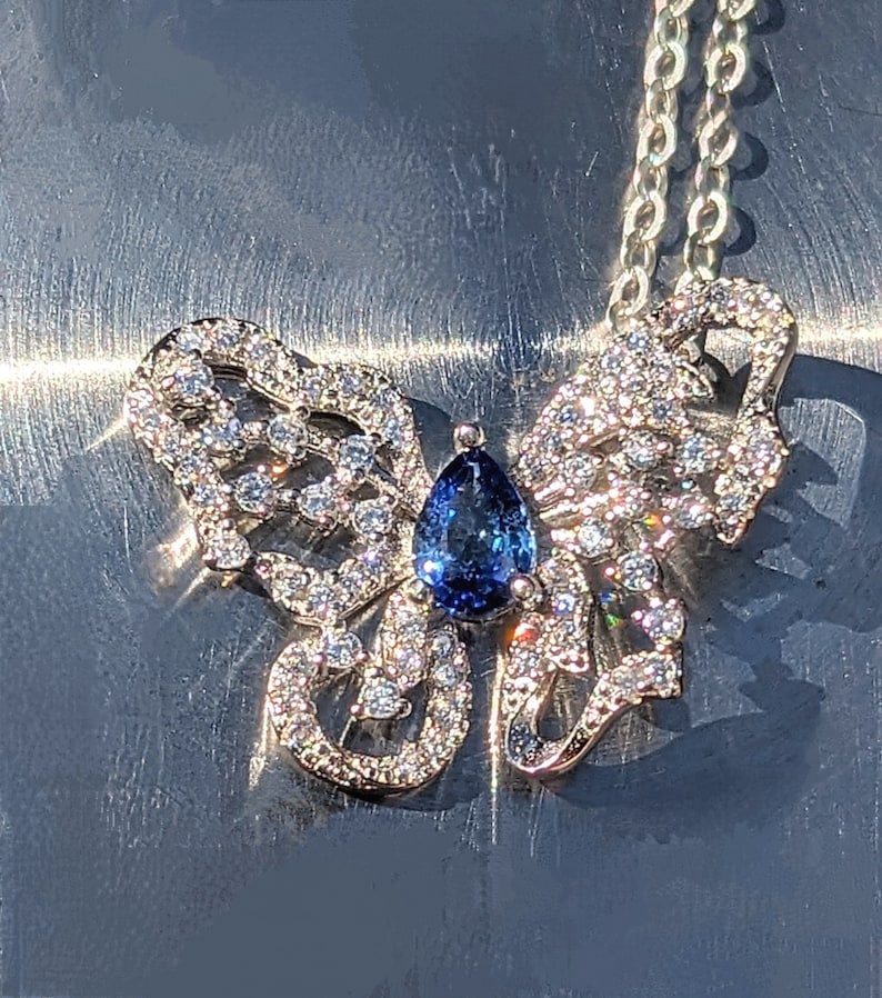 Natürliche blaue Saphir Halskette 14K Gold Diamant besetzt Blauer Schmetterling Anhänger Teardrop Natürlicher blauer Saphir Elegantes Schmuck Geschenk für Sie Bild 3