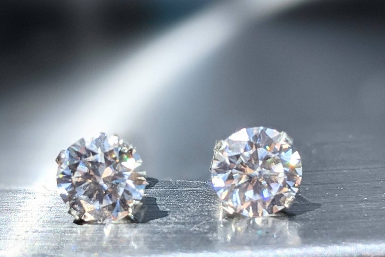 Aretes de diamantes de 6 mm y 1 quilate, piedras preciosas brillantes de talla redonda, accesorios de joyería elegantes, aretes de diamantes o moissanita genuinos para Navidad imagen 2