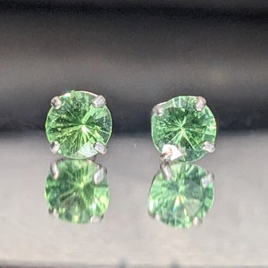 Genuine 4mm Green Tsavorite Garnet Stud Earrings Vibrant Natural Gemstone, January Birthstone, 14k Handmade Jewelry For Her Christmas Gift zdjęcie 3