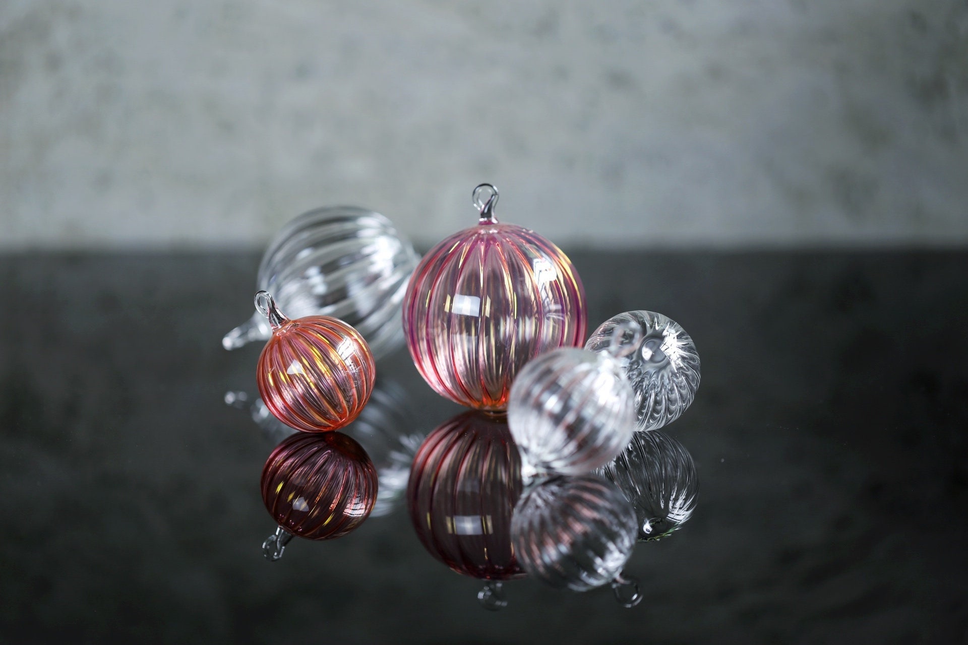 Ornement en Verre Soufflé à La Main | Verre Borosilicate Transparent et Boules d'or 24 Carats